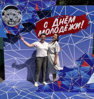 День молодежи — праздник юных, веселых, активных людей, перед которыми открыты все дороги. В России его отмечают 27 июня.