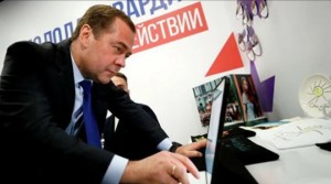 Медведев поддержал предложение засчитывать волонтерство за летнюю практику